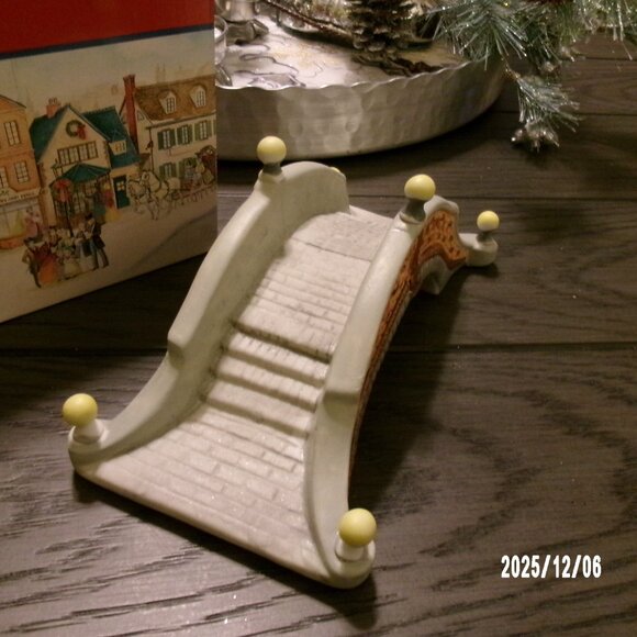 EXC Lemax Hearthside Village Porcelain Garden Bridge 1992 #23069 - Picture 7 of 7